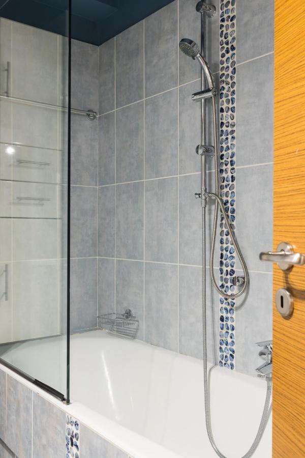 Athenian Stylish 2 Bdrm Apartment Exterior photo